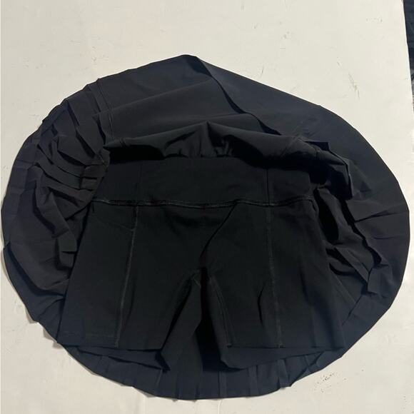 SPANX: THE GET MOVING PLEATED SKORT, 14" - VERY BLACK - Picture 10 of 15